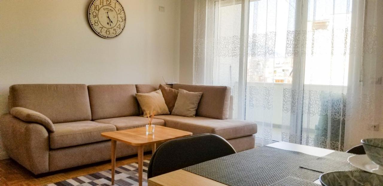 City Center Cute And Comfy Apartment - Ajia Apartments Tirana Exterior foto